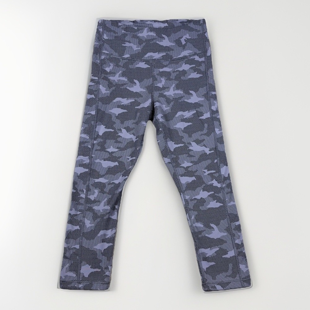 Athleta Ultimate Stash Pocket Texture Camo Capri Womens Small Purple‎ Leggings
